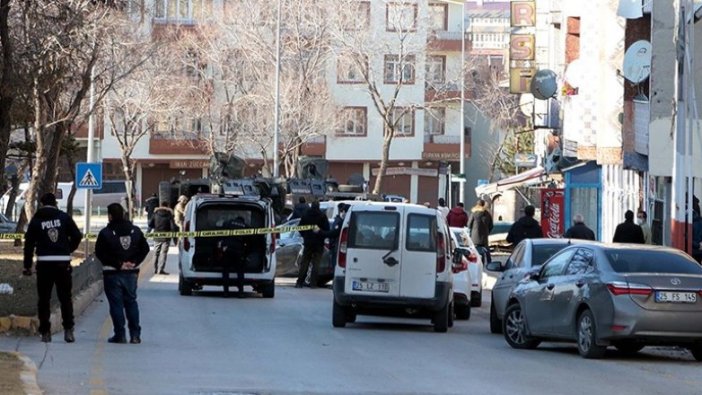 Eşi ve çocuklarını silahla vurup polisten kaçmaya çalışan zanlı yaralı yakalandı