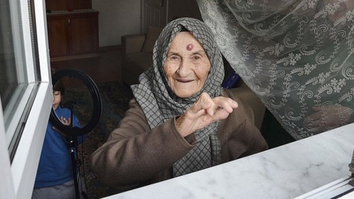 105 yaşında Kovid-19'u yenmeyi başardı