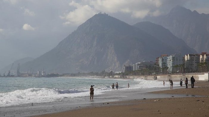 Antalya'da aralıkta deniz keyfi