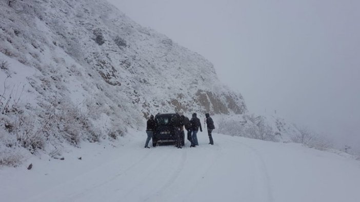 Karlıova beyaz örtüyle kaplandı