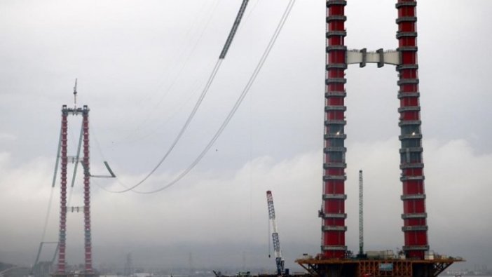 Çanakkale Boğazı, 1915 Çanakkale Köprüsü kedi yolu çalışmaları nedeniyle gemi geçişlerine kapatıldı