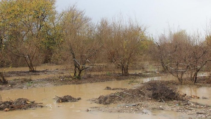 Antalya'da kuvvetli yağış su baskınlarına yol açtı