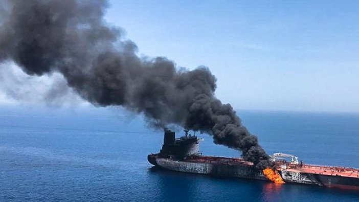 Cidde limanında petrol tankerinde patlama