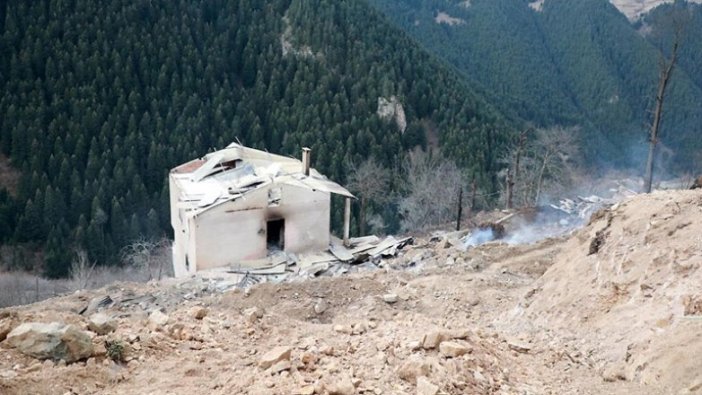 Rize'de Gölyayla köyünde çıkan yangın söndürüldü