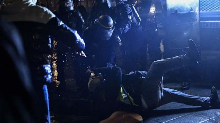 Fransa’da polislerden şiddet itirafı