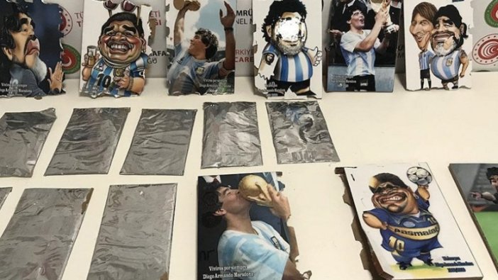 İstanbul Havalimanı'nda Maradona'nın tablolarının arkasına gizlenmiş kokain ele geçirildi