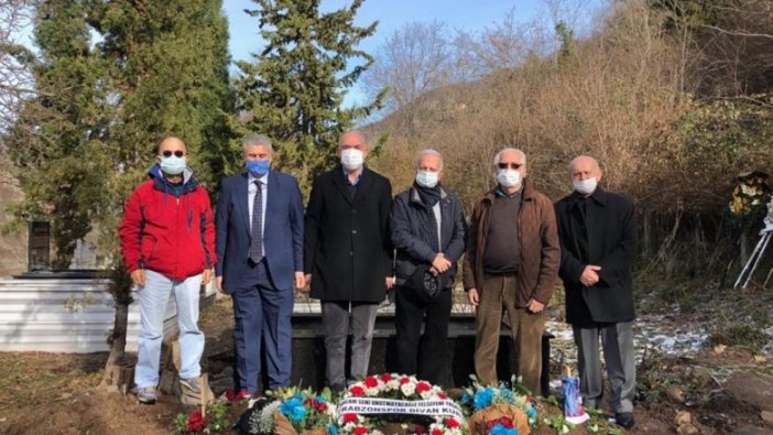 Trabzonspor Divan Başkanlık Kurulu üyeleri, Özkan Sümer'in kabrini ziyaret etti