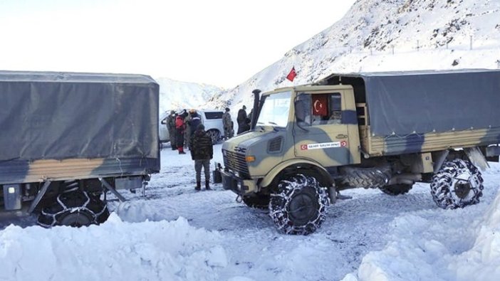 Şemdinli'de çığ düşmesi sonucu bir asker şehit oldu