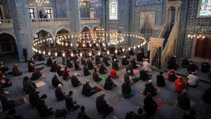 Vatandaş, yarın evine en yakın camide cuma namazını kılabilecek