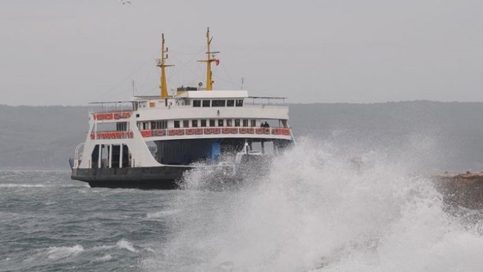 Gökçeada feribot seferlerinden 4'ü fırtına nedeniyle iptal edildi