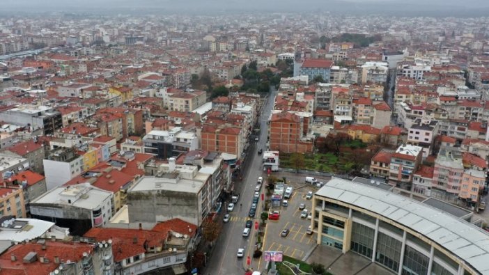 Piyangoda büyük ikramiyenin isabet ettiği Akhisar'da talihli merak ediliyor