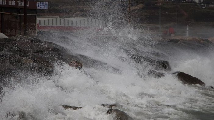 Meteoroloji flaş uyarı geldi. Gök gürültülü sağanak geliyor