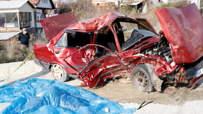 Muğla'da iki otomobil çarpıştı: 2 ölü, 3 yaralı