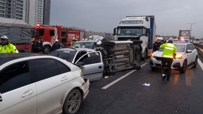 İstanbul TEM otoyolunda zincirleme trafik kazası