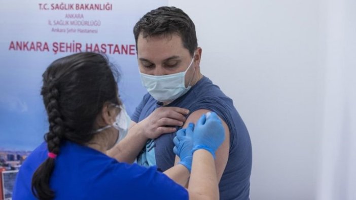 Kovid-19 aşısı yaptıran sağlık çalışanı sayısı 800 bini geçti