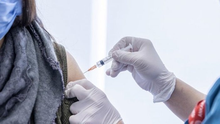 Eczane çalışanlarına Kovid-19 aşısı yapılıyor