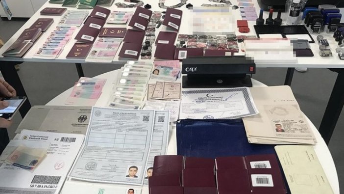 İstanbul'da 2 binin üzerinde sahte seyahat belgesi düzenleyen şüpheli tutuklandı