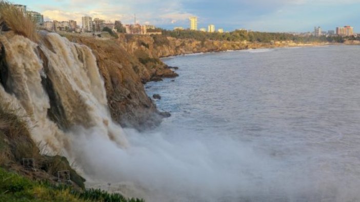 Düden Şelalesi renk değiştirince görenler hayret etti
