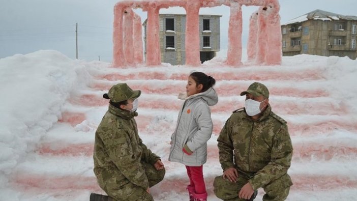 Milli Savunma Bakanı Akar, Anıtkabiri görmek isteyen Hakkarili aileyi Ankara'ya davet etti