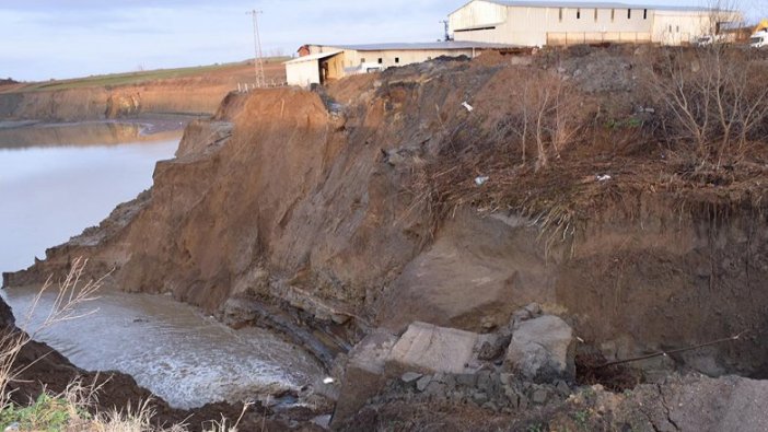 Tekirdağ'da şiddetli yağış nedeniyle köprü yıkıldı