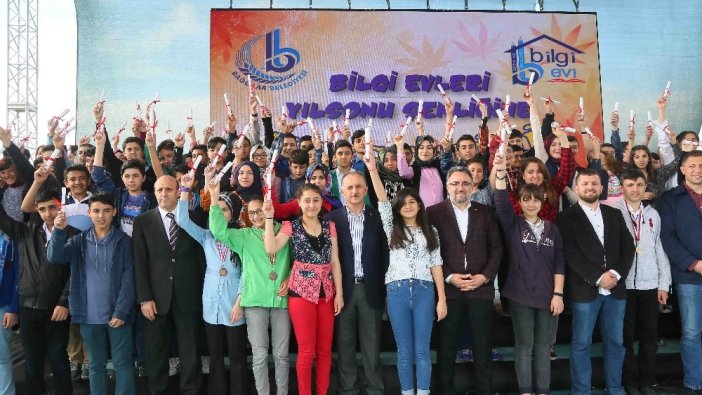 Bilgi Evi öğrencileri sertifikalarına kavuştu