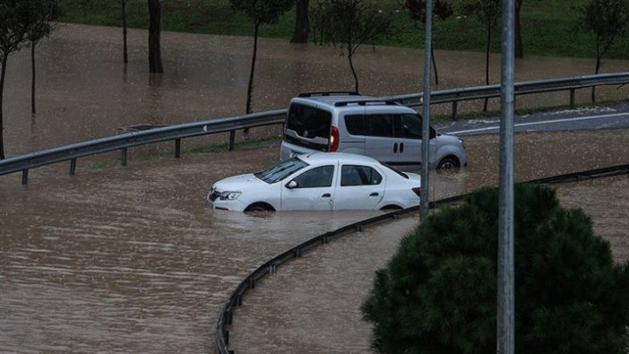 İzmir'deki selde 1 kişi hayatını kaybetti