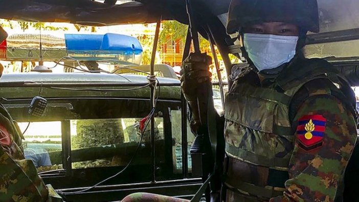 Myanmar ordusu haziran ayına kadar tüm uçuşları askıya aldı