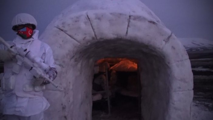 'Kış-2021 Tatbikatı'nda komandolar geceyi 'iglo' evlerde geçirdi