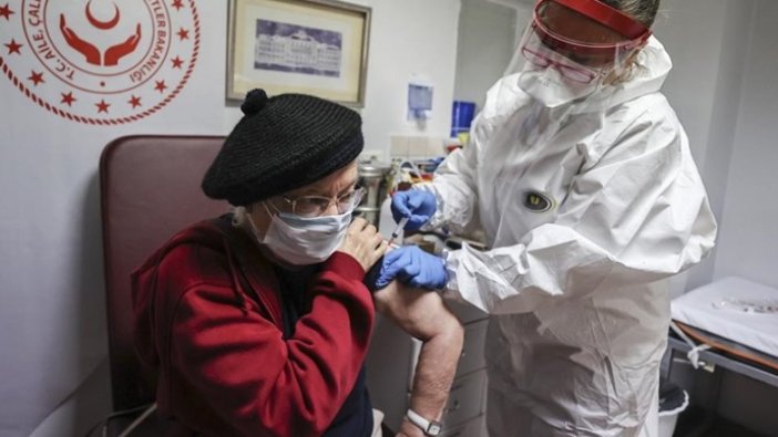 Sağlık çalışanları için ikinci doz, 70 yaş üstü için ilk doz aşı uygulaması başladı