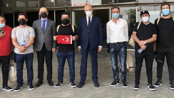 Nijerya'da serbest bırakılan Türk gemiciler Abuja Büyükelçiliğinde