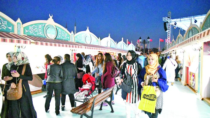 Şahin: Sanatçılar seçkin eserleriyle festivalde buluştu