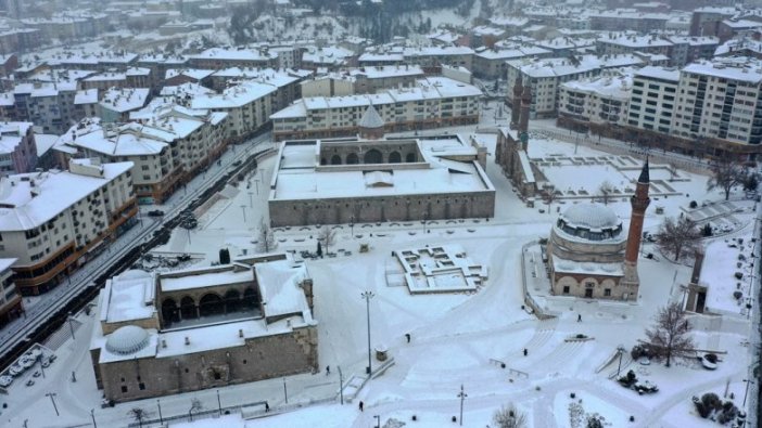 Sivas'ta kar nedeniyle 109 köy yolunda ulaşım sağlanamıyor