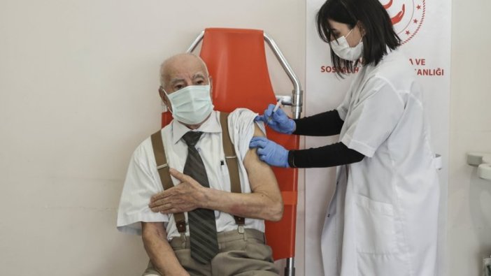 Huzurevlerinde aşılama devam ediyor