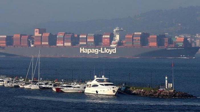Çanakkale Boğazı dev gemilerin geçişi nedeniyle trafiğe kapandı