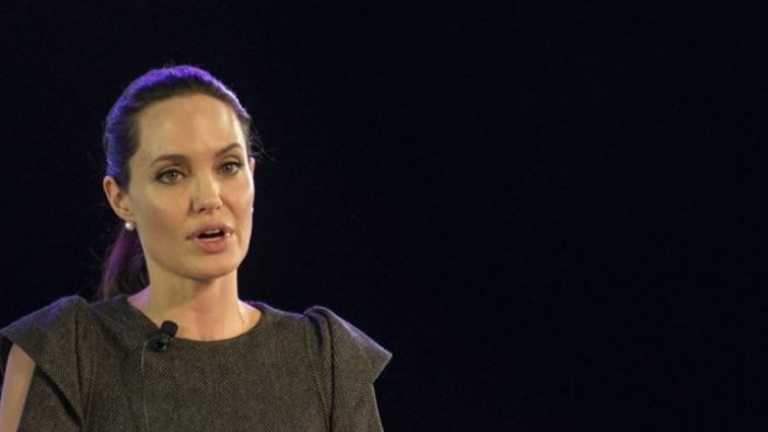 Angelina Jolie sahibi olduğu Churchill tablosunu 8,3 milyon sterline sattı