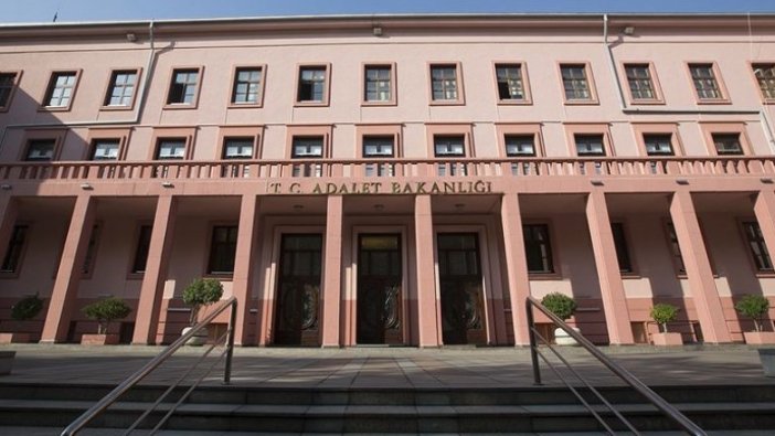 Adalet Bakanlığının 1442 yeni personel alımı ilanı Resmi Gazete'de yayımlandı