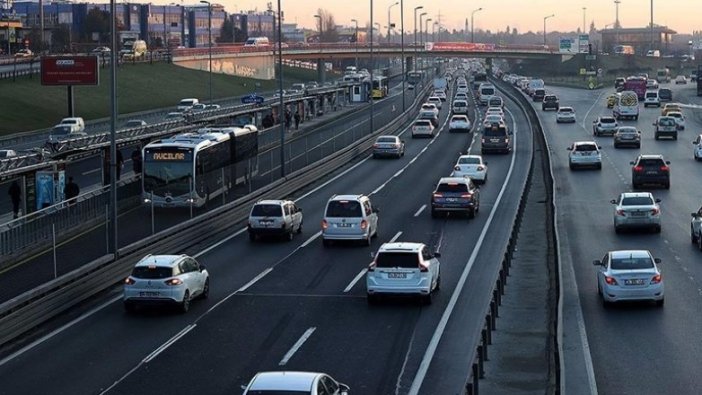 İstanbul'da hafta trafik yoğunluğuyla başladı