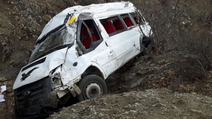 Batman'da öğrenci servisi devrildi: 2 ölü, 26 yaralı
