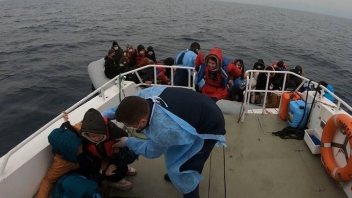 Ayvalık'ta 44 sığınmacı kurtarıldı