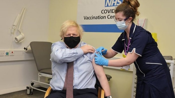 İngiltere Başbakanı Johnson Oxford-AstraZeneca aşısı oldu
