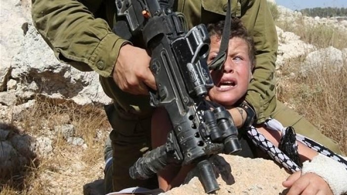 Yaralı Filistinliyi öldüren İsrail askeri suçlu bulundu