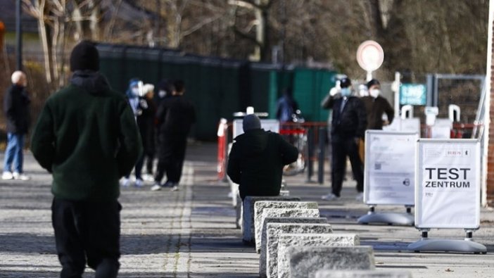 Almanya'da Kovid-19'dan ölenlerin sayısı 75 bini geçti