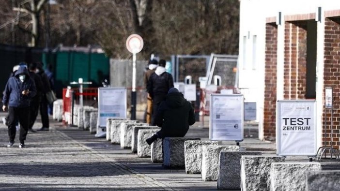 Almanya'da Kovid-19 vaka sayısı 2 milyon 700 bini geçti