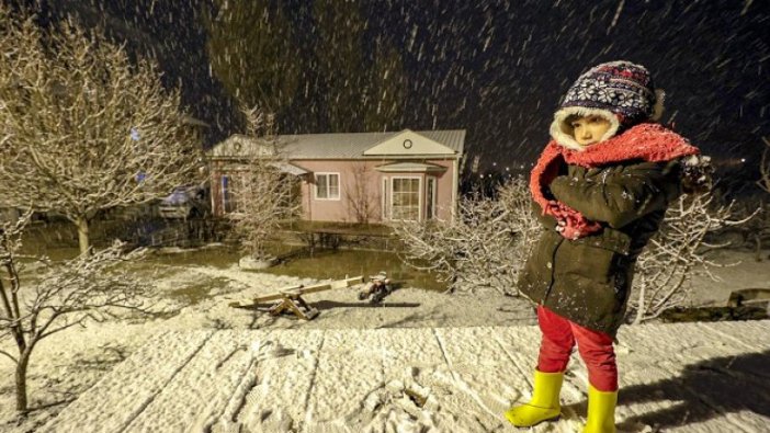 Doğu Anadolu'da ilkbaharda yağan kar, kara kışı aratmadı