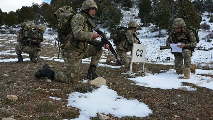 Azerbaycan askerlerine 'dağcılık eğitimi' verildi