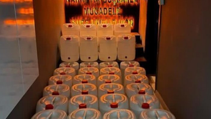 Hakkari'de bir ton eroin üretimine yetecek miktarda asetik anhidrit ele geçirildi