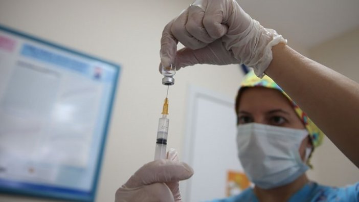 Kovid-19 aşılama sürecinde 60 yaş üzeri ve eşleri ile risk grubundaki bazı hastalar için randevular açıldı