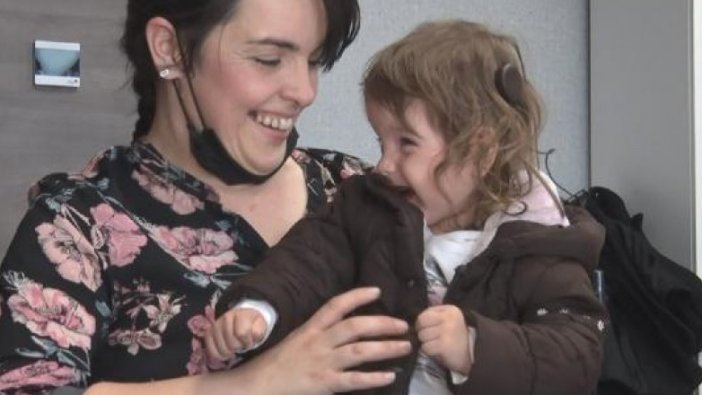 Annesinin sesini ilk kez Türkiye'de duydu