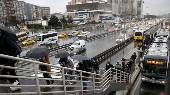 İstanbul'da sağanak etkisiyle trafik yoğunluğu arttı