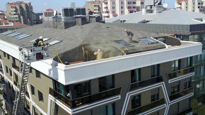 Kadıköy'de yangın: 1'i ağır 3 yaralı 